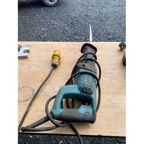 128 - Makita saw
Working