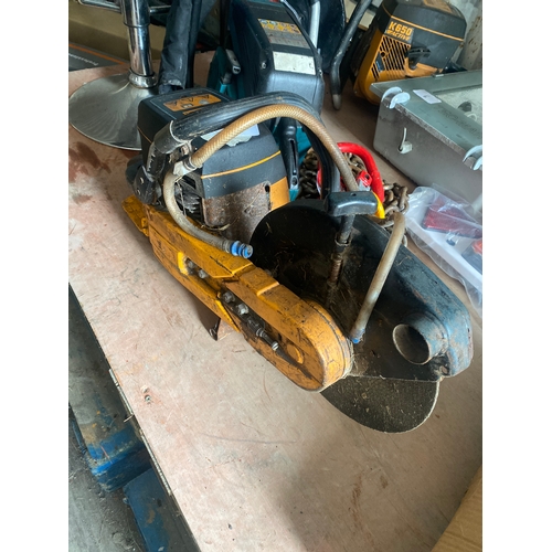 12 - Partner K65- consaw Working