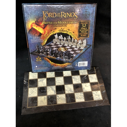 120 - New Lord of the Rings chess set