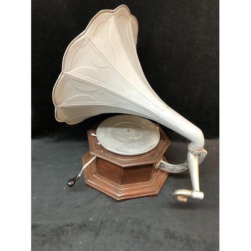 126 - Victorian horn gramophone