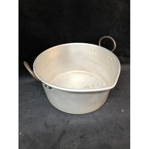 132 - Aluminium preserving pan 34cm diameter