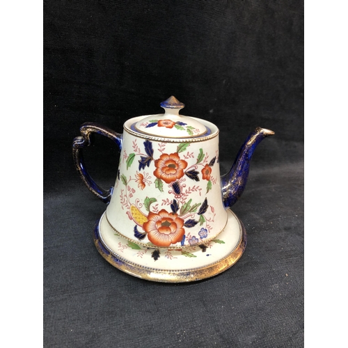 139 - Victorian teapot on stand 17cm high