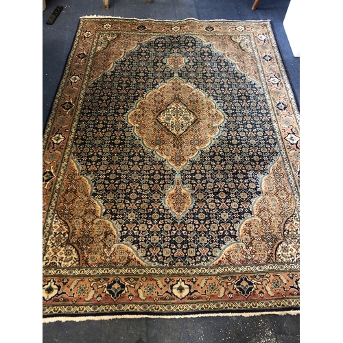 219 - Persian/Iranian hand knotted carpet/rug 187cm x 138cm