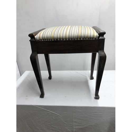 226 - Piano stool