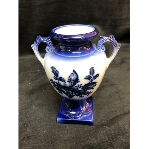 31 - Blue & white pottery urn 18cm high