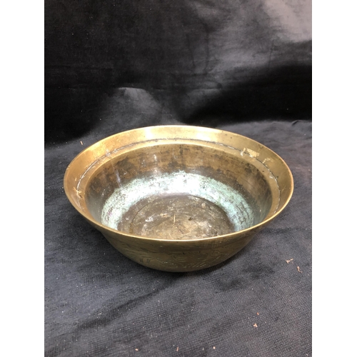 33 - Brass fruit bowl 25cm wide