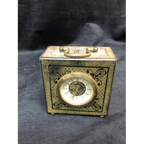 34 - Small mantle clock 11cm high