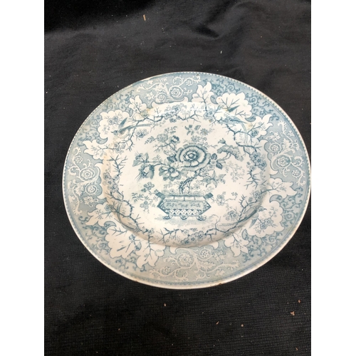 37 - Japanese pattern plate 26cm wide