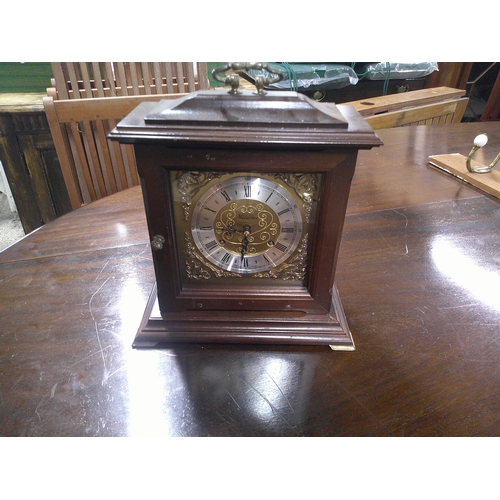 127 - Mantle clock 25cm high