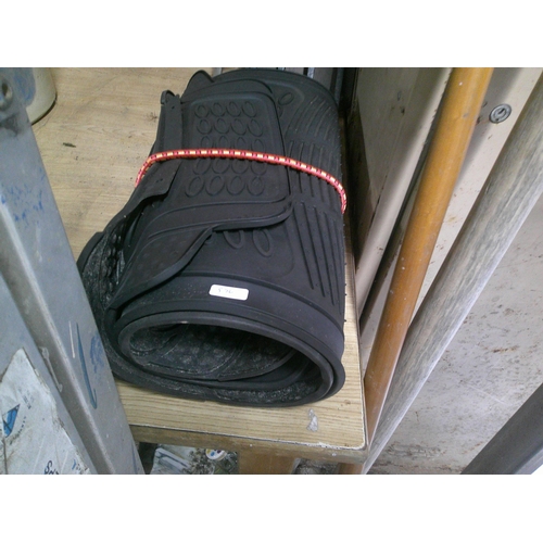 13 - Set of rubber car mats