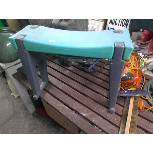 19 - Garden kneeler / seat