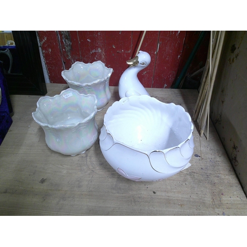 9 - Flowerpots & pottery duck