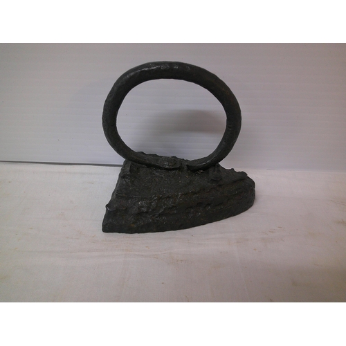 101 - A heavy cast iron smoothing iron 15cm X 15cm