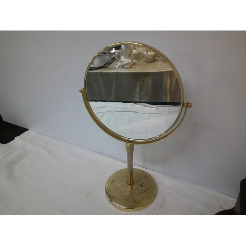 109 - A circular mirror on a brass stand 42cmH