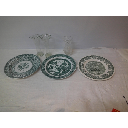 146 - Three green & white plates,  pair of glass vases and a single vase