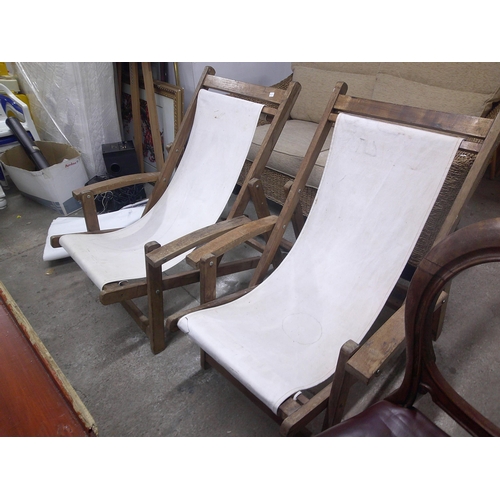 196 - Pair of folding sun loungers