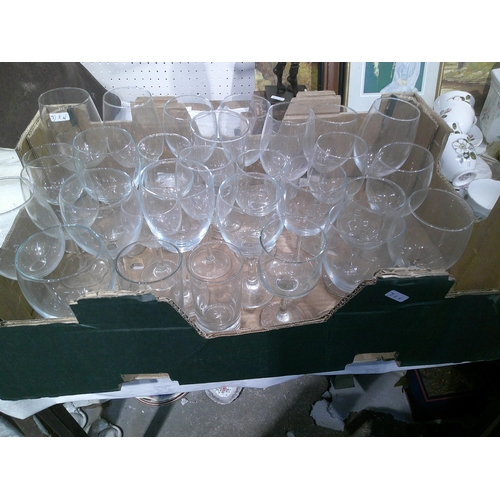 66 - A lot of 30 wine glasses