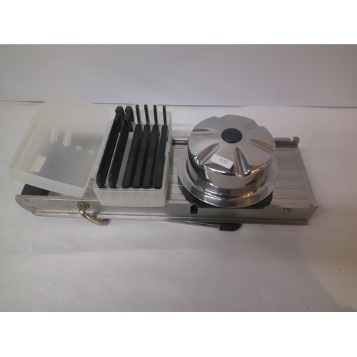 123 - Kitchen mandolin slicer with blades pwo