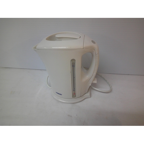 125 - White electric kettle pwo