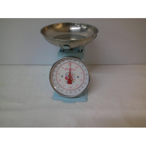 140 - Set of Cath Kitston weighing scales