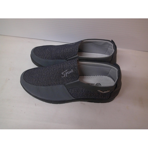 155 - Pair of slippers size 9