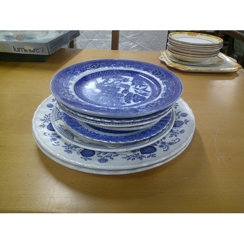 280 - Nine blue & white plates