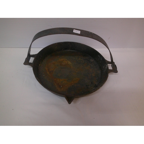 228 - Cast iron skillet pan