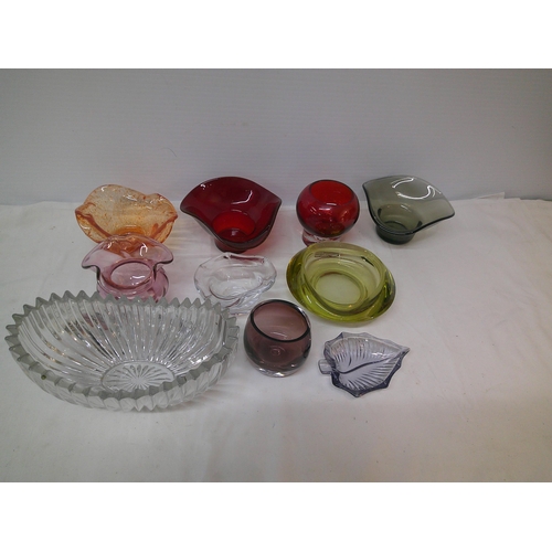 86 - Lot of coloured glassware