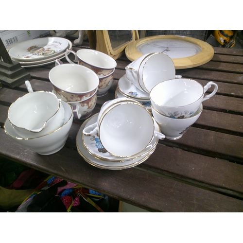 8 - Cups & saucers