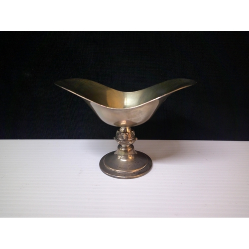 107 - A solid silver sugar bowl 16cmW X 10ccmH, 204 grams.
