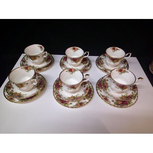117 - A Royal Albert 'old Country Roses' pattern six cups & saucers