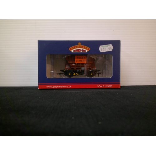 69 - A Bachmann branch line railway Rugby Cement trailer scale 1:76 / 00