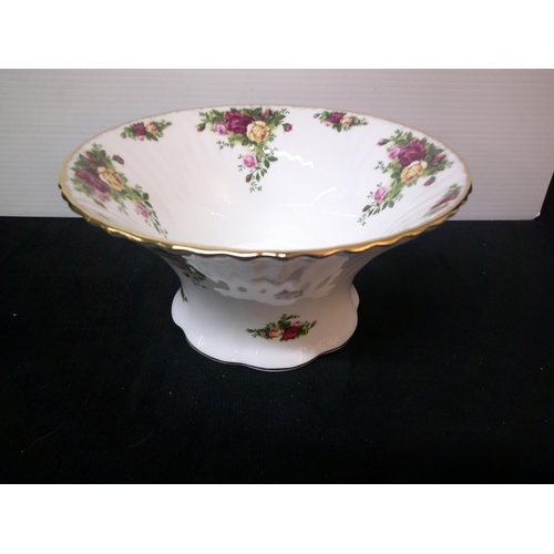 99 - A Royal Albert 'Old Country Roses' pattern fruit bowl 24cmD X 12cmH