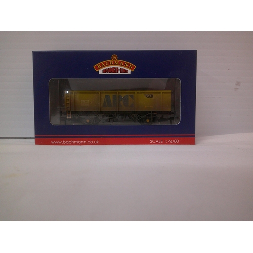 14 - New Bachmann boxed model railway mineral wagon 1:76/00