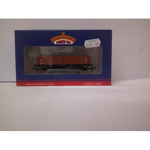 27 - New Bachmann boxed model railway 12 ton pipe wagon 1:76/00