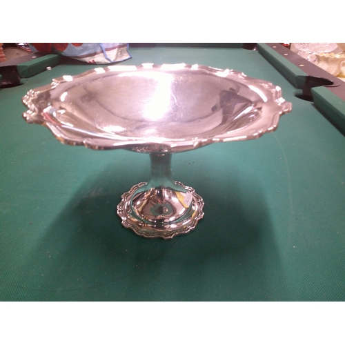 332 - Solid silver fruit dish - 24.5cm x 15cmH - 485grms