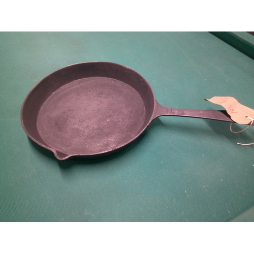 335 - Cast iron frying pan - 27cmD