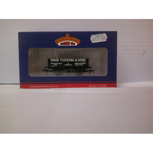 36 - New Bachmann boxed model railway 5 plank wagon 1:76/00