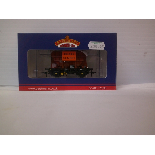 37 - New Bachmann boxed model railway Presflo cement wagon 1:76/00