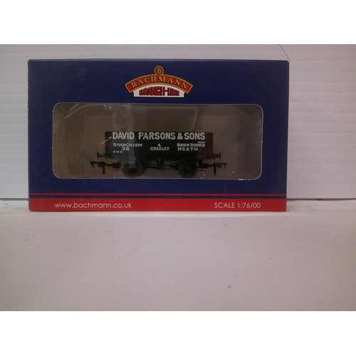 44 - New Bachmann boxed model railway 5 plank wagon 1:76/00