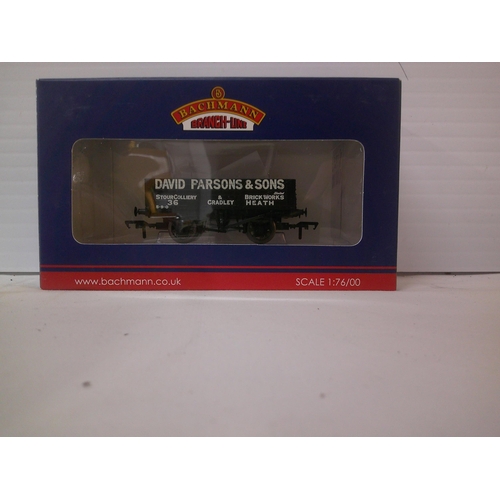 48 - New Bachmann boxed model railway 5 plank wagon 1:76/00