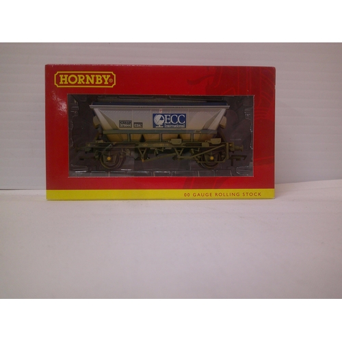 55 - Hornby boxed model railway rolling stock Hopper Wagon 00