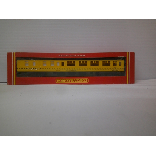 59 - Hornby boxed model railway rolling stock Breakdown Crane Crew Coach 1:76/00