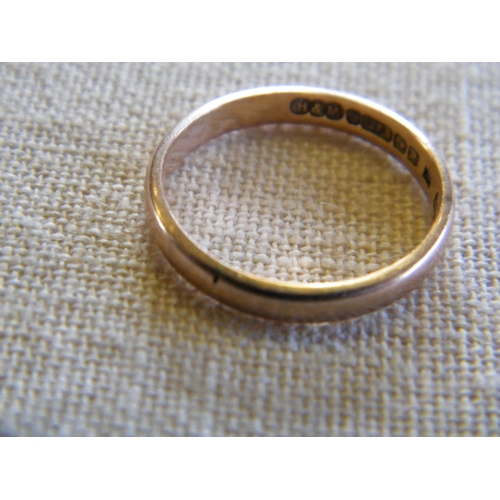 224 - A 9ct gold wedding band – hallmarked Birmingham