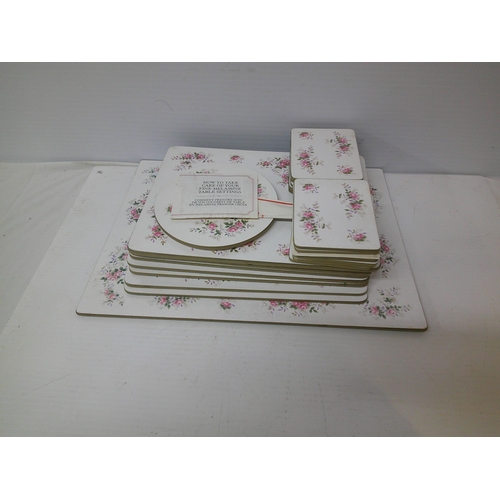 250 - Royal Albert - Lavender Rose - placemats and coasters