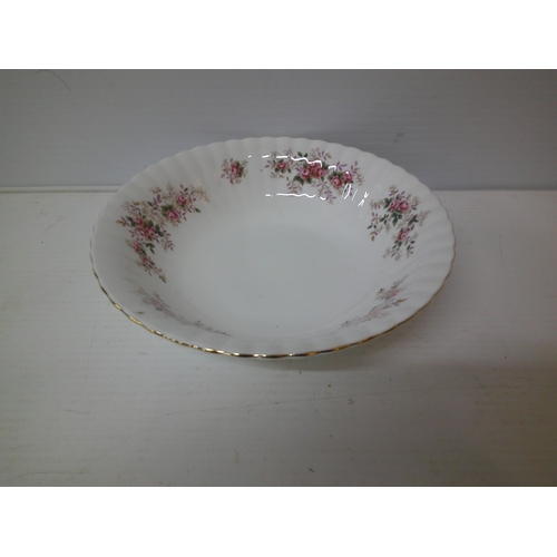 287 - A Royal Albert - Lavender Rose - fruit bowl - 24cmD x 6cmH