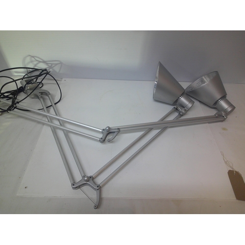 29 - A pair of articulated clamp desk lights - 115cm each