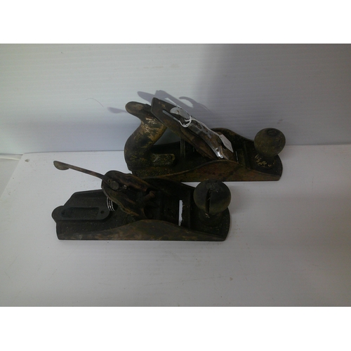 31 - Two vintage wood planes