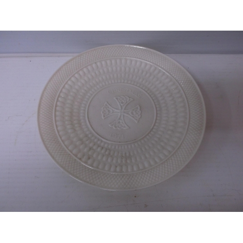 381 - A Belleek Christmas plate 1971 with a Celtic cross and a patterned border 22cmD