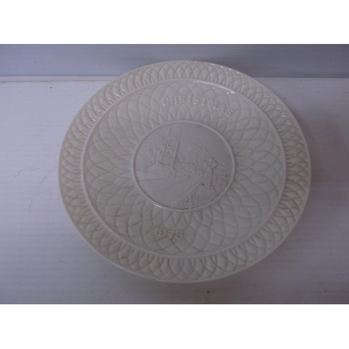 382 - A Belleek Christmas plate 1973 depicting a church and a Celtic cross and a patterned border 22cmD